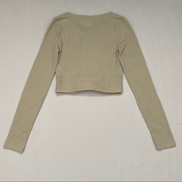 Hollister Long Sleeve Crop Top - Picture 2 of 7